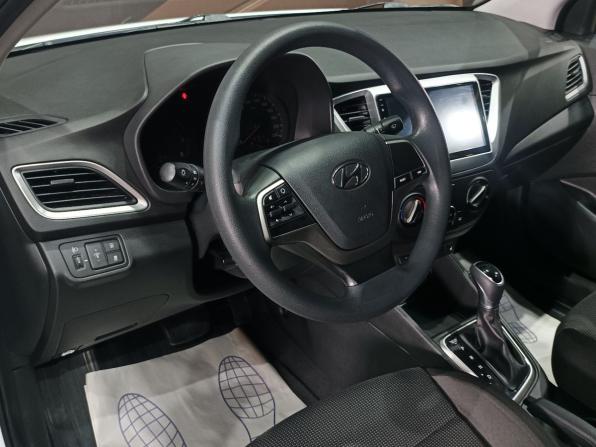Hyundai Solaris II с пробегом 2017 года, цена 1 550 000 рублей, 61430 км, седан, Автокод Объявления