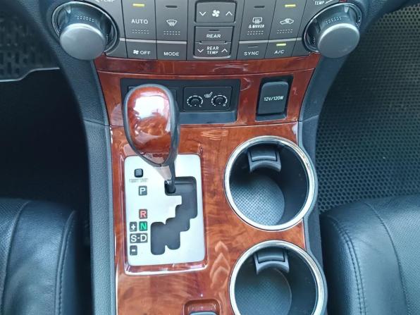 Toyota Highlander II (XU40) Рестайлинг с пробегом 2012 года, цена 1 950 000 рублей, 304362 км, внедорожник, Автокод Объявления