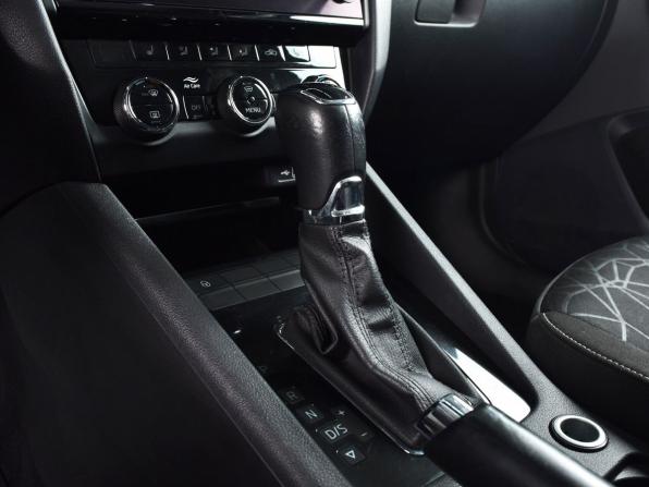 Skoda Octavia III (A7) Рестайлинг с пробегом 2019 года, цена 1 314 995 рублей, 214606 км, лифтбек, Автокод Объявления