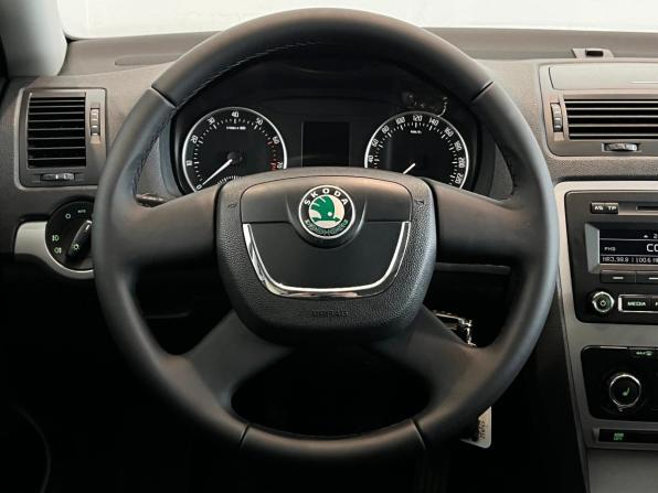 Skoda Octavia II (A5) Рестайлинг с пробегом 2012 года, цена 870 000 рублей, 144000 км, лифтбек, Автокод Объявления
