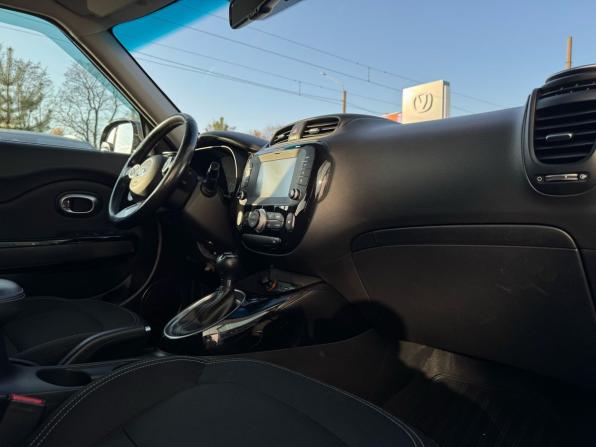 Kia Soul II Рестайлинг с пробегом 2019 года, цена 1 620 000 рублей, 78000 км, хэтчбек, Автокод Объявления