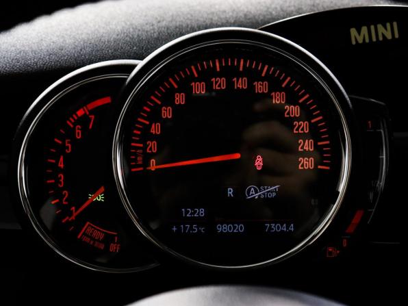 Mini Hatch III (F55/F56) Рестайлинг с пробегом 2020 года, цена 2 047 000 рублей, 99000 км, хэтчбек, Автокод Объявления