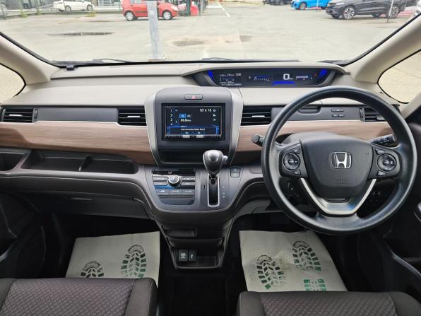 Honda Freed II Рестайлинг с пробегом 2021 года, цена 1 679 995 рублей, 107535 км, компактвэн, Автокод Объявления