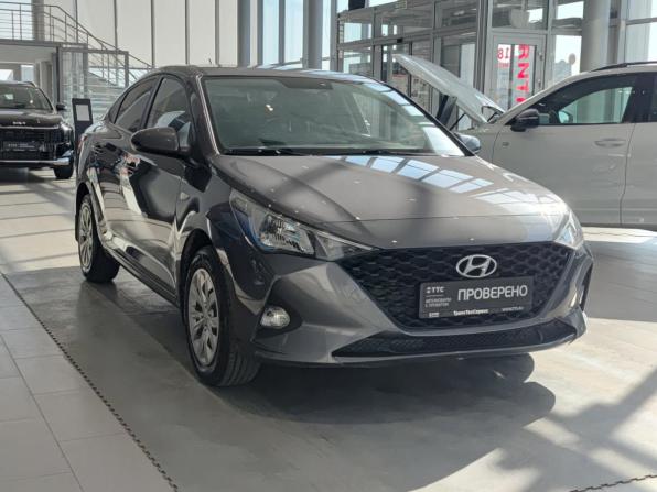 Hyundai Solaris II Рестайлинг с пробегом 2021 года, цена 1 620 000 рублей, 75260 км, седан, Автокод Объявления