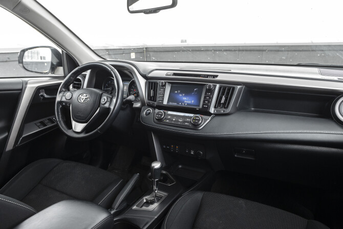 Toyota RAV4 IV (XA40) Рестайлинг с пробегом 2018 года, цена 2 544 000 рублей, 56308 км, внедорожник, Автокод Объявления