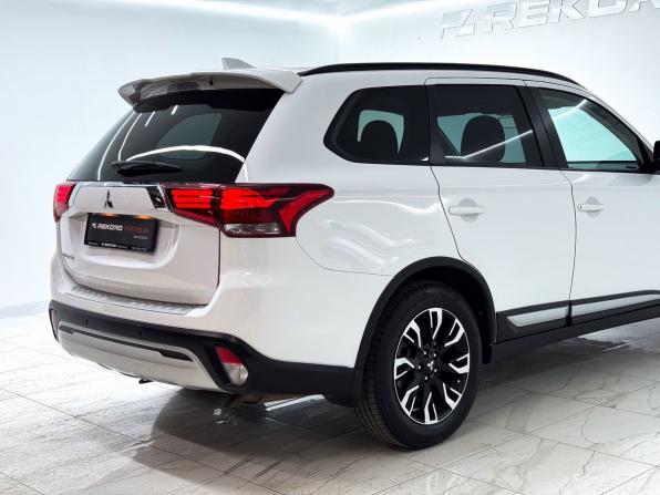 Mitsubishi Outlander III Рестайлинг 3 с пробегом 2022 года, цена 3 000 000 рублей, 81175 км, внедорожник, Автокод Объявления