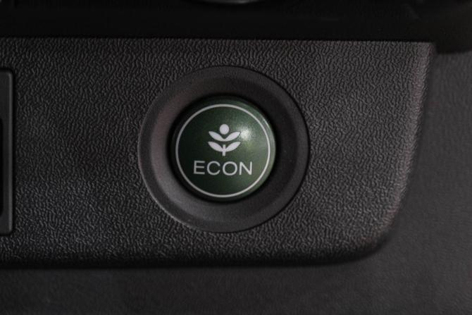 Honda Stepwgn V с пробегом 2015 года, цена 1 799 000 рублей, 132723 км, минивэн, Автокод Объявления