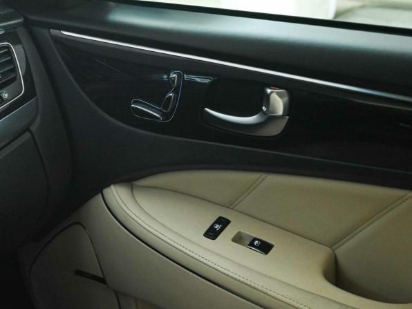 Hyundai Equus II Рестайлинг с пробегом 2015 года, цена 1 690 000 рублей, 198437 км, седан, Автокод Объявления