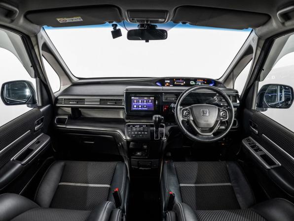 Honda Stepwgn V с пробегом 2015 года, цена 1 850 000 рублей, 156602 км, минивэн, Автокод Объявления