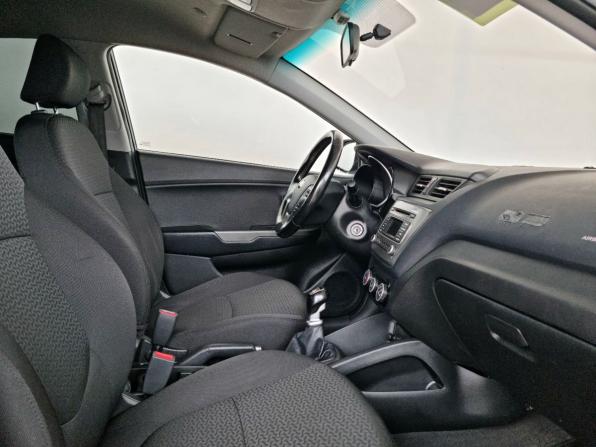 Kia Rio III Рестайлинг с пробегом 2017 года, цена 950 000 рублей, 110000 км, седан, Автокод Объявления