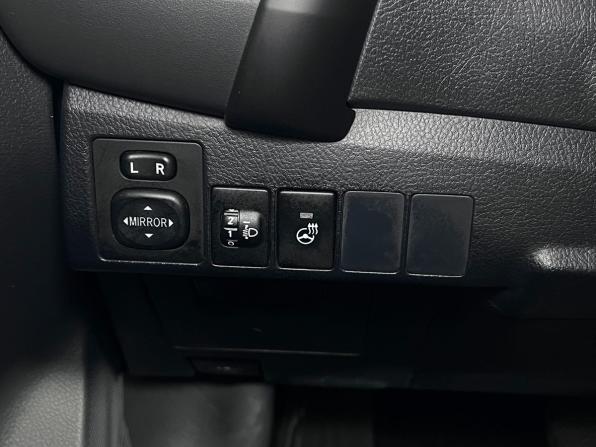 Toyota Corolla XI (E160 E170 E180) Рестайлинг 1 с пробегом 2017 года, цена 1 720 000 рублей, 94702 км, седан, Автокод Объявления