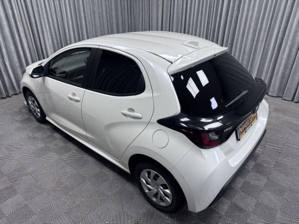 Toyota Yaris IV с пробегом 2020 года, цена 1 400 000 рублей, 65289 км, хэтчбек, Автокод Объявления