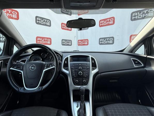 Opel Astra J Рестайлинг с пробегом 2012 года, цена 639 990 рублей, 252500 км, хэтчбек, Автокод Объявления