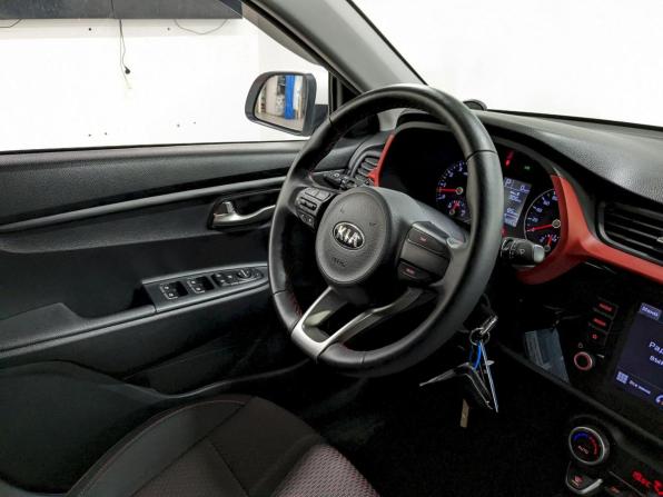 Kia Rio IV Рестайлинг с пробегом 2021 года, цена 1 590 000 рублей, 79324 км, седан, Автокод Объявления