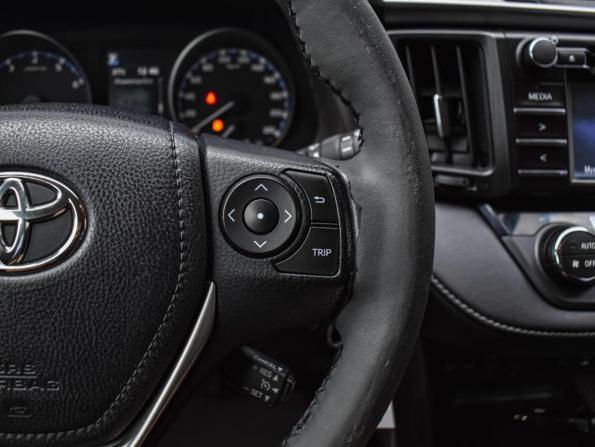 Toyota RAV4 IV (XA40) Рестайлинг с пробегом 2016 года, цена 2 190 000 рублей, 157501 км, внедорожник, Автокод Объявления