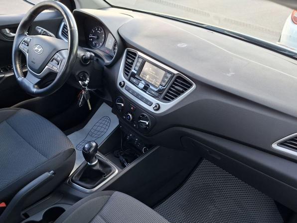 Hyundai Solaris II с пробегом 2017 года, цена 1 047 000 рублей, 238257 км, седан, Автокод Объявления