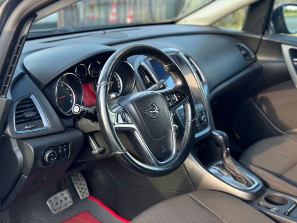 Opel Astra J Рестайлинг с пробегом 2013 года, цена 749 000 рублей, 196800 км, хэтчбек, Автокод Объявления
