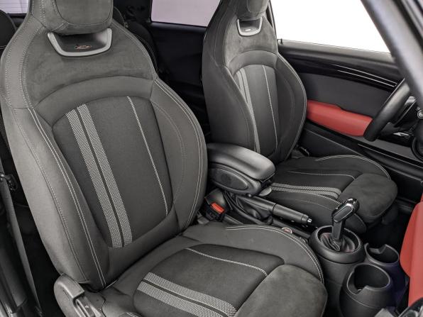 Mini Hatch III (F55/F56) Рестайлинг с пробегом 2020 года, цена 2 990 000 рублей, 84800 км, хэтчбек, Автокод Объявления