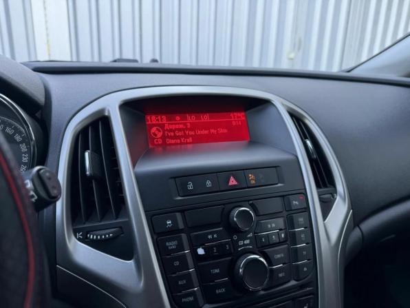 Opel Astra J с пробегом 2011 года, цена 645 000 рублей, 298067 км, хэтчбек, Автокод Объявления