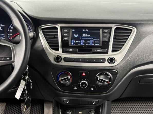 Hyundai Solaris II Рестайлинг с пробегом 2021 года, цена 1 310 000 рублей, 100049 км, седан, Автокод Объявления