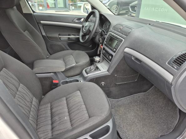 Skoda Octavia II (A5) Рестайлинг с пробегом 2009 года, цена 745 000 рублей, 266665 км, лифтбек, Автокод Объявления