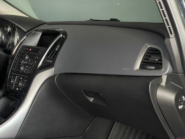 Opel Astra J Рестайлинг с пробегом 2013 года, цена 925 000 рублей, 140033 км, хэтчбек, Автокод Объявления