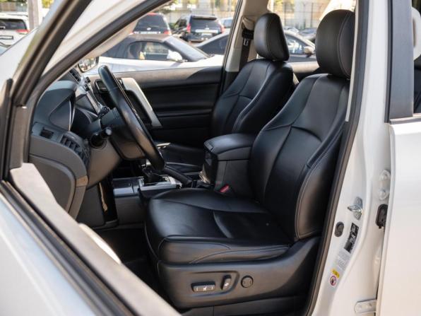 Toyota Land Cruiser Prado 150 Series Рестайлинг 1 с пробегом 2013 года, цена 3 299 000 рублей, 170412 км, внедорожник, Автокод Объявления