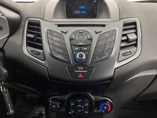Ford Fiesta Mk6 Рестайлинг с пробегом 2015 года, цена 920 000 рублей, 101315 км, седан, Автокод Объявления