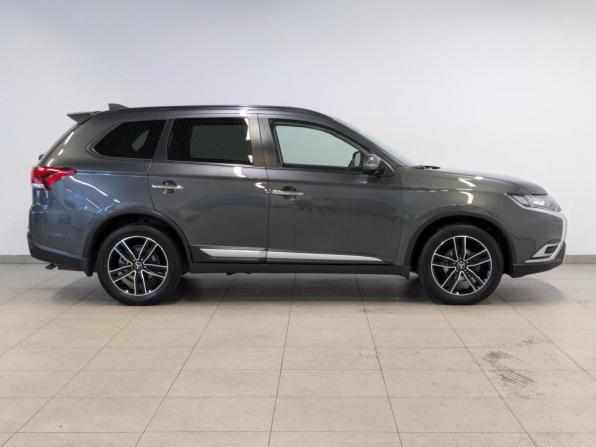 Mitsubishi Outlander III Рестайлинг 3 с пробегом 2022 года, цена 2 795 000 рублей, 65823 км, внедорожник, Автокод Объявления