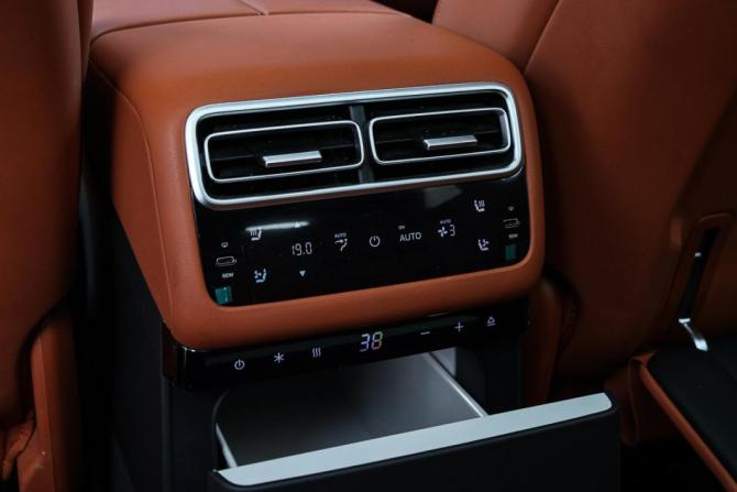 Li Auto (Lixiang) L7 I Рестайлинг с пробегом 2024 года, цена 6 700 000 рублей, 34547 км, внедорожник, Автокод Объявления