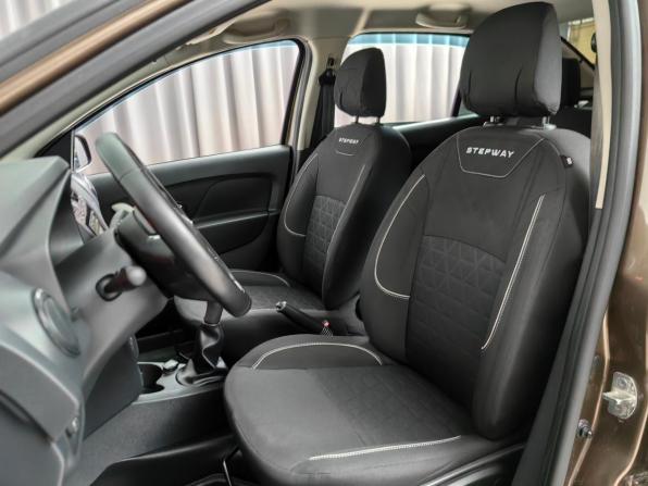 Renault Logan II Рестайлинг с пробегом 2019 года, цена 1 145 000 рублей, 102000 км, седан, Автокод Объявления