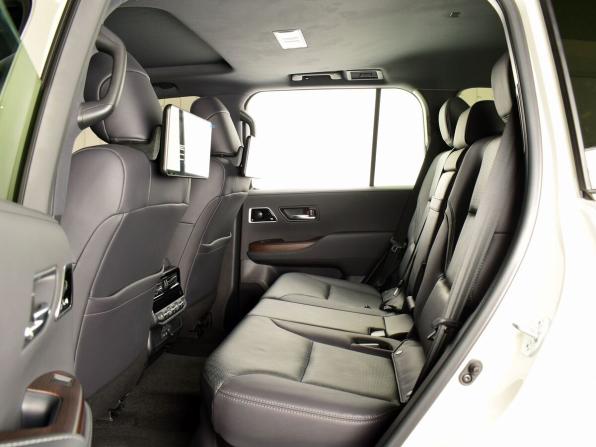 Toyota Land Cruiser 300 Series с пробегом 2023 года, цена 15 550 995 рублей, 84 км, внедорожник, Автокод Объявления