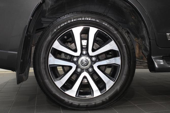 Toyota Land Cruiser 200 Series Рестайлинг 2 с пробегом 2018 года, цена 6 250 000 рублей, 283500 км, внедорожник, Автокод Объявления