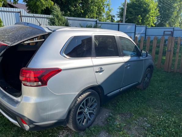 Mitsubishi Outlander III Рестайлинг 2 с пробегом 2016 года, цена 2 299 000 рублей, 170932 км, внедорожник, Автокод Объявления