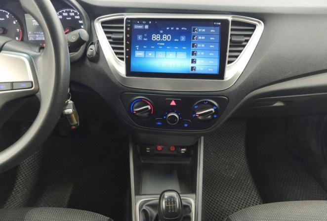 Hyundai Solaris II с пробегом 2018 года, цена 869 000 рублей, 223710 км, седан, Автокод Объявления