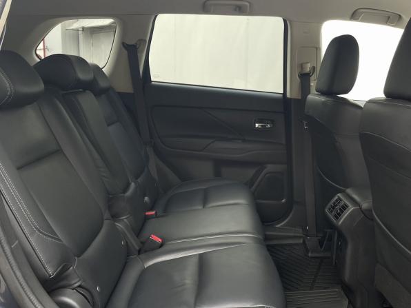 Mitsubishi Outlander III Рестайлинг 3 с пробегом 2019 года, цена 2 649 000 рублей, 40250 км, внедорожник, Автокод Объявления
