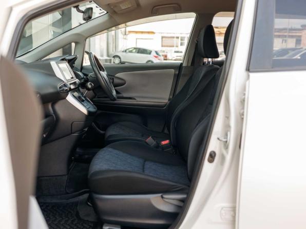 Toyota Wish II Рестайлинг с пробегом 2012 года, цена 1 420 000 рублей, 121465 км, минивэн, Автокод Объявления