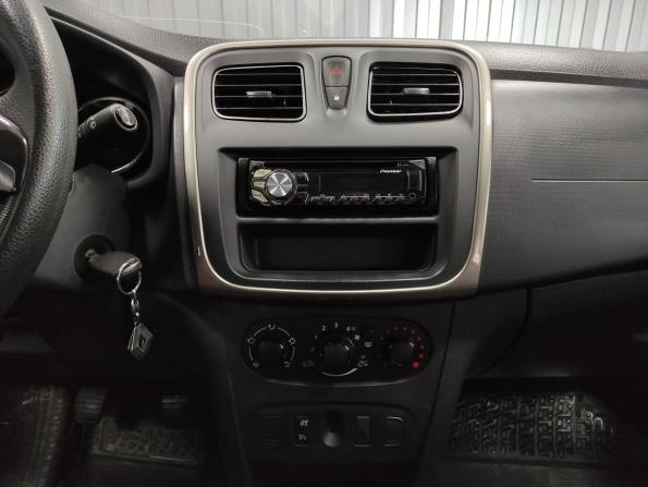 Renault Sandero II с пробегом 2015 года, цена 590 000 рублей, 91231 км, хэтчбек, Автокод Объявления