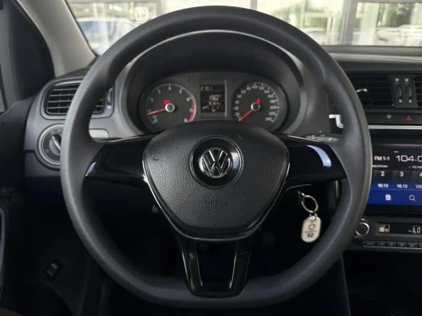 Volkswagen Polo V Рестайлинг с пробегом 2017 года, цена 1 050 000 рублей, 76215 км, седан, Автокод Объявления