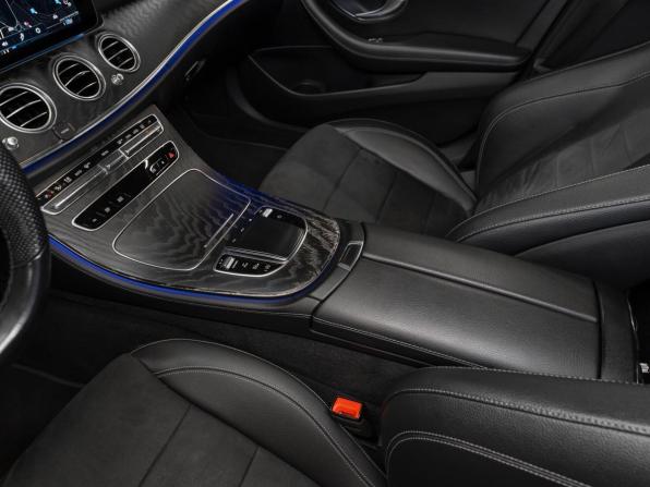 Mercedes-Benz E-Класс V (W213 S213 C238) Рестайлинг с пробегом 2021 года, цена 5 150 000 рублей, 59378 км, седан, Автокод Объявления