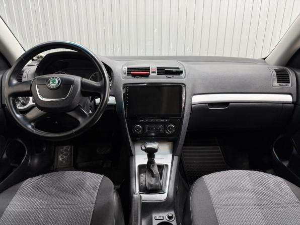 Skoda Octavia II (A5) Рестайлинг с пробегом 2011 года, цена 868 000 рублей, 176287 км, лифтбек, Автокод Объявления