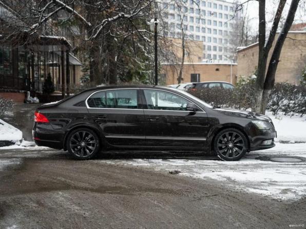 Skoda Superb II Рестайлинг с пробегом 2013 года, цена 1 400 000 рублей, 201915 км, лифтбек, Автокод Объявления