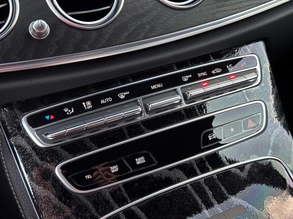 Mercedes-Benz E-Класс V (W213 S213 C238) Рестайлинг с пробегом 2022 года, цена 5 350 000 рублей, 22581 км, седан, Автокод Объявления