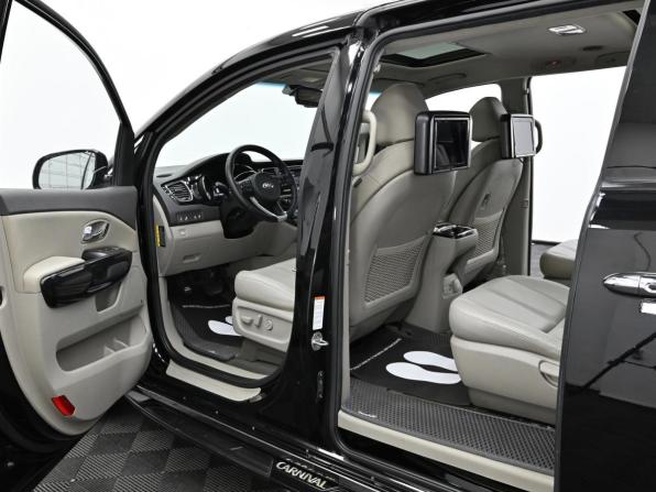 Kia Carnival III с пробегом 2017 года, цена 2 649 000 рублей, 134000 км, минивэн, Автокод Объявления