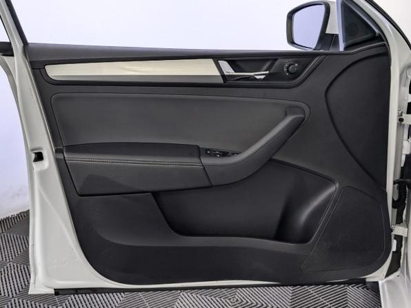Skoda Rapid I Рестайлинг с пробегом 2019 года, цена 1 350 000 рублей, 99438 км, лифтбек, Автокод Объявления