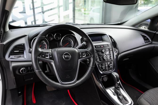 Opel Astra J Рестайлинг с пробегом 2013 года, цена 769 000 рублей, 174455 км, хэтчбек, Автокод Объявления