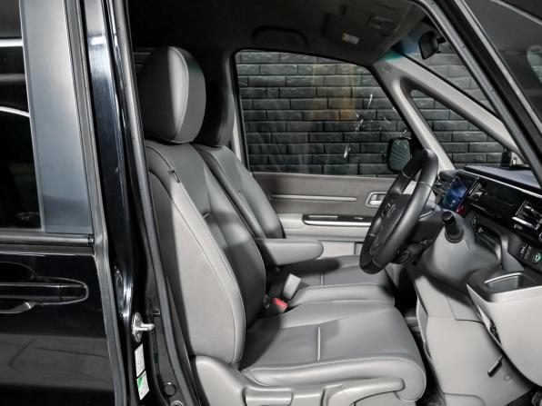 Honda Stepwgn V с пробегом 2015 года, цена 1 550 000 рублей, 305174 км, минивэн, Автокод Объявления