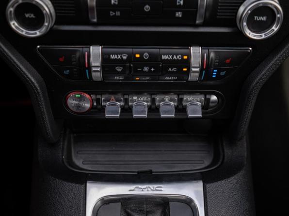 Ford Mustang VI Рестайлинг с пробегом 2019 года, цена 2 949 000 рублей, 163113 км, кабриолет, Автокод Объявления