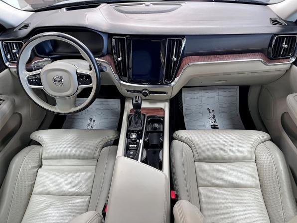Volvo V60 II с пробегом 2018 года, цена 2 240 000 рублей, 273438 км, универсал, Автокод Объявления