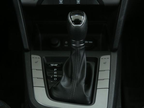 Hyundai Elantra VI (AD) с пробегом 2016 года, цена 946 000 рублей, 253600 км, седан, Автокод Объявления